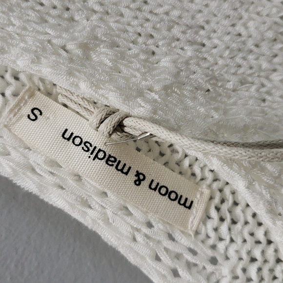 Moon & Madison NWT Knit Tank with Four Leaf Clover Design - Picture 4 of 6